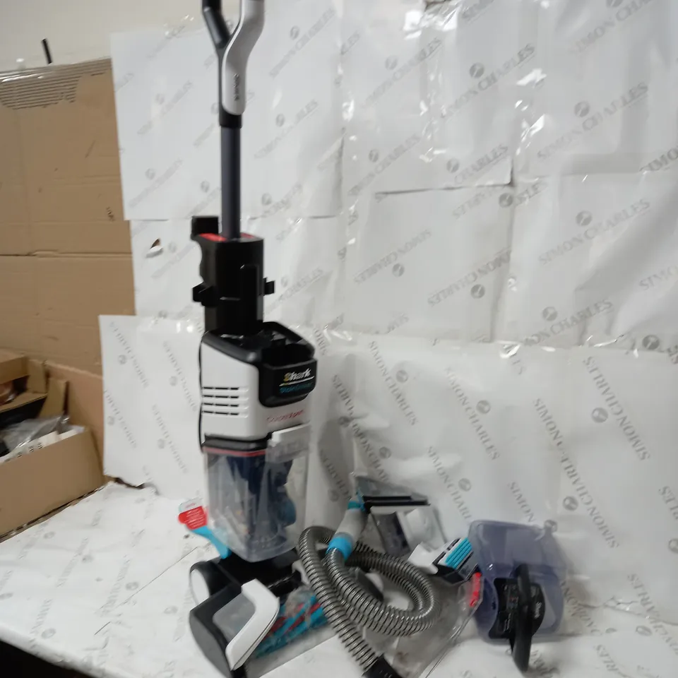 BOXED SHARK CARPET XPERT DEEP CARPET CLEANER & BUILT IN STAIN STRIKER EX200UK
