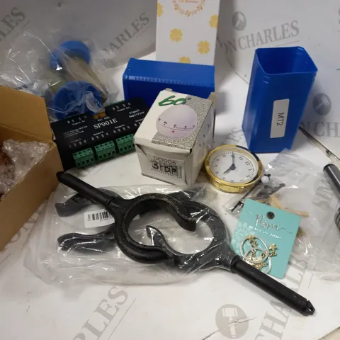 ASSORTED HOUSEHOLD ITEMS 
