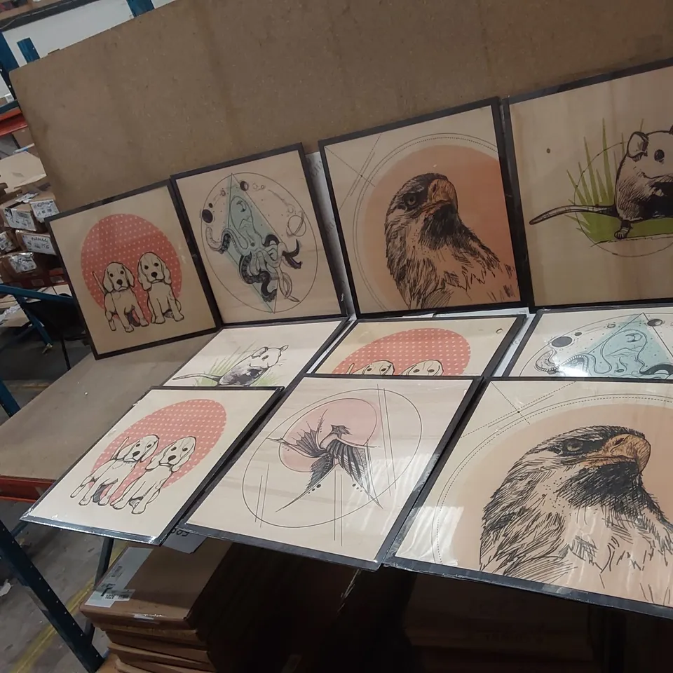 LOT OF APPROXIMATELY 10 ASSORTED WALL ART PIECES 
