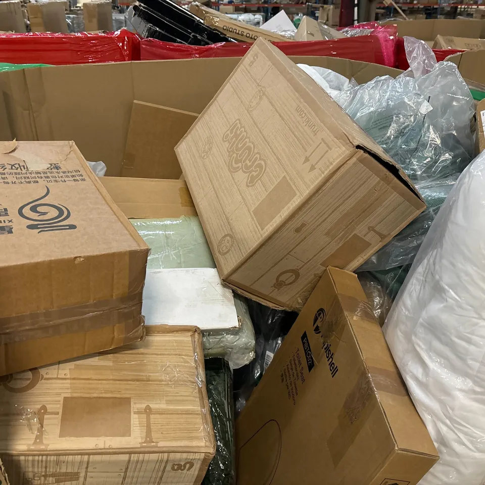 PALLET OF ASSORTED CONSUMER PRODUCTS TO INCLUDE: PLAYPENS, TOILET SEATS, NEAL'S YARD BEAUTY SET, CROSS, BATH MAT ECT