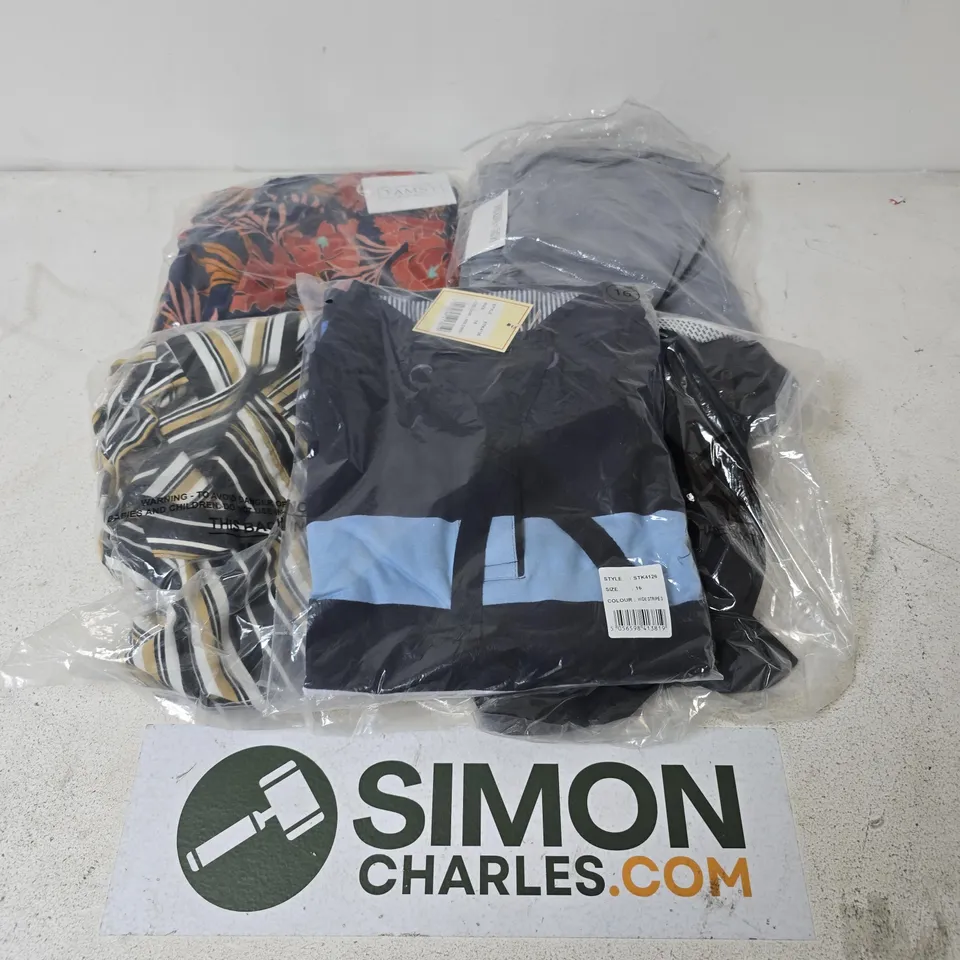 APPROXIMATELY 30 ASSORTED CLOTHING ITEMS IN VARIOUS SIZES, STYLES & COLOURS TO INCLUDE BRANDS SUCH AS ARCTIC STORM, MX THREE SIXTY, TAMSY, ETC - COLLECTION ONLY