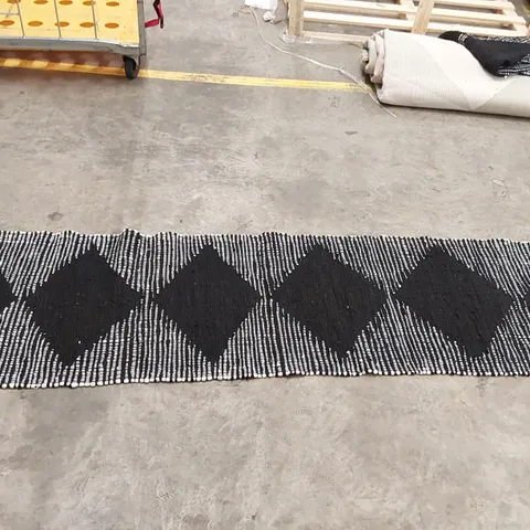 BORNSTEIN HANDWOVEN BLACK/GREY RUG // 60 X 230CM