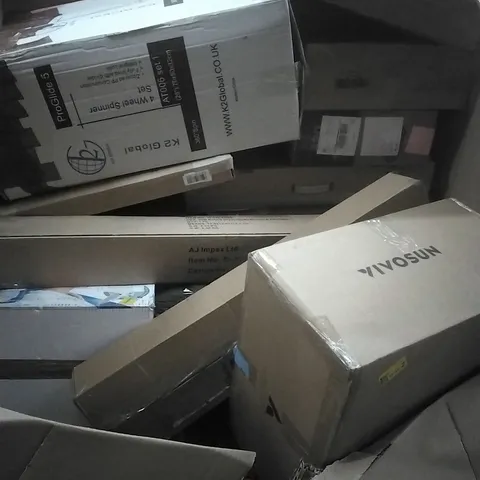 A PALLET CONTAINING ASSORTED HOUSEHOLD GOODS AND PRODUCTS TO INCLUDE; 4 WHEEL SPINNER, POP UP TENT, BOXED FURNITURE ETC