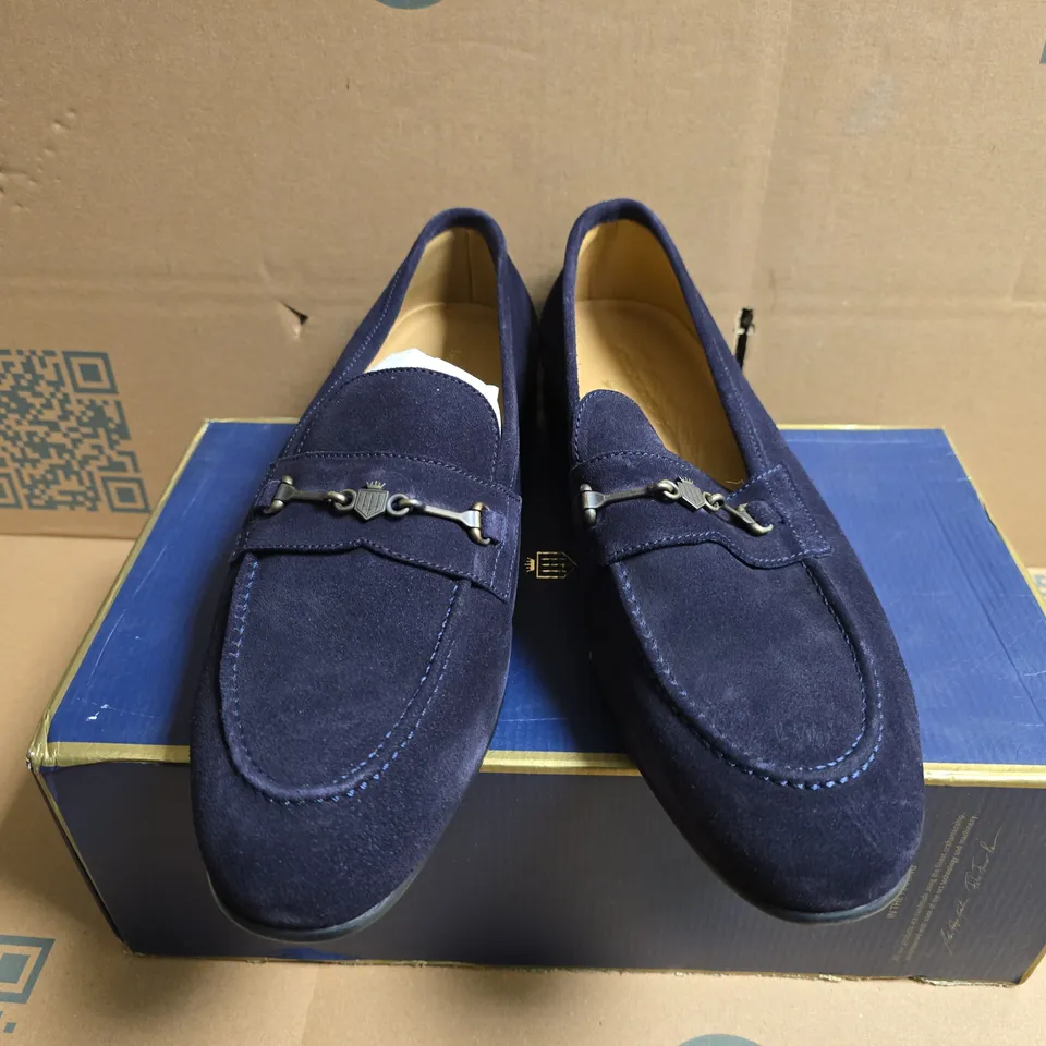 BOXED PAIR OF FAIRFAX & FAVOR MENS CAMBRIDGE LOAFERS IN NAVY SUEDE - SIZE 9