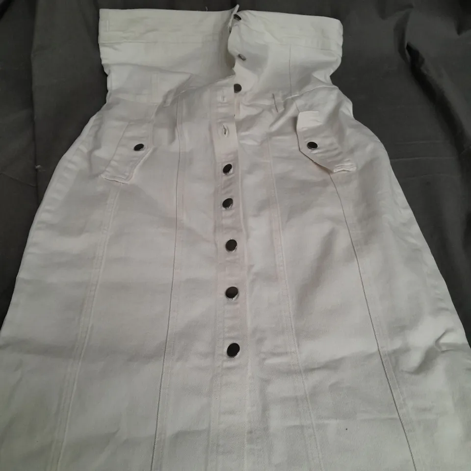 KAREN MILLEN DENIM BANDEAU BUTTON THROUGH IDAXI DRESS IN WHITE - SIZE 16