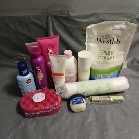 APPROXIMATELY 20 ASSORTED HEALTH & BEAUTY PRODUCTS TO INCLUDE WESTLAB EPSOM BATH SALT, LANEIGE CREAM SKIN TONER & MOISTURISER, GIVE ME BLONDE SHOT, ETC