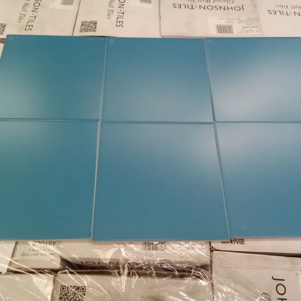 2 CAGES OF APPROXIMATELY 90 BOXES OF 25 BRAND NEW BRIL BLUE CYCLADS ASTUCE 20X20CM TILES - EACH PACK COVERS APPROXIMATELY 1M² (TOTAL APPROX. 96 SQ.METRES)