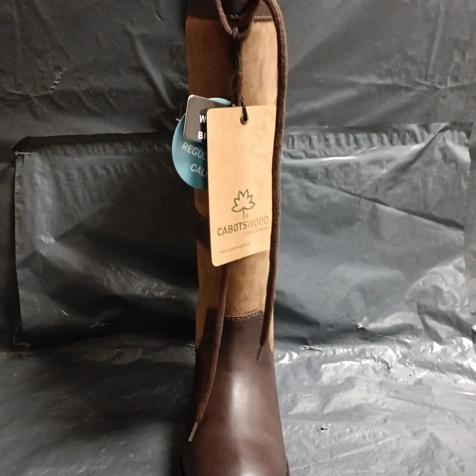 BOXED PAIR OF CABOTSWOOD AMBERLEY 2 COUNTRY BOOTS IN OAK/BISON SIZE EU 38