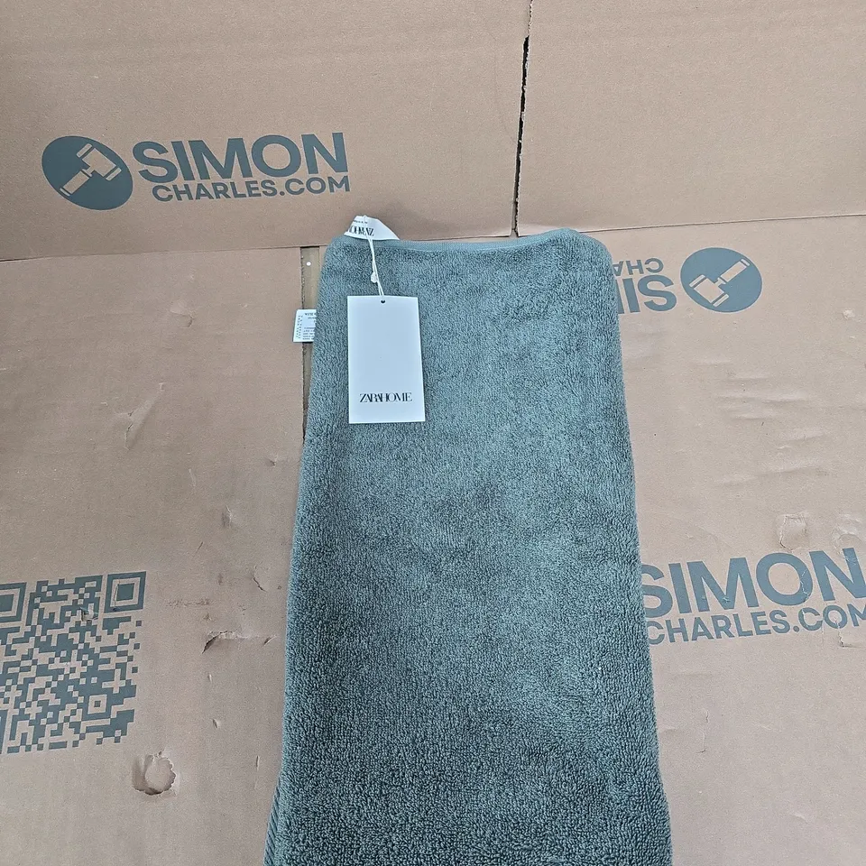 BOX OF 6 ASSORTED ZARA HOME TOWELS 