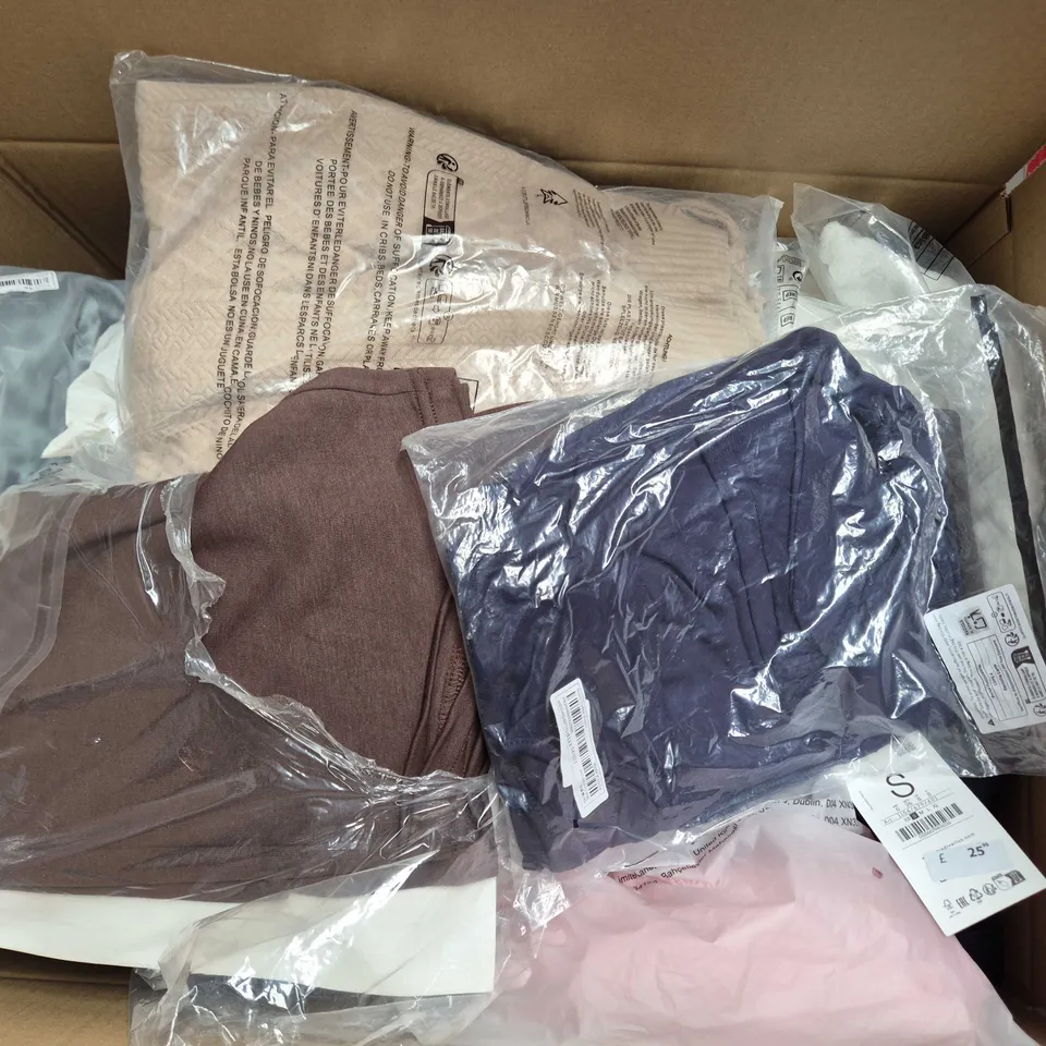 APPROXIMATELY 40 ASSORTED CLOTHING ITEMS IN VARIOUS SIZES, STYLES & COLOURS TO INCLUDE BRANDS SUCH AS STRADIVARIUS, HUEL, MUSERA, ETC - COLLECTION ONLY