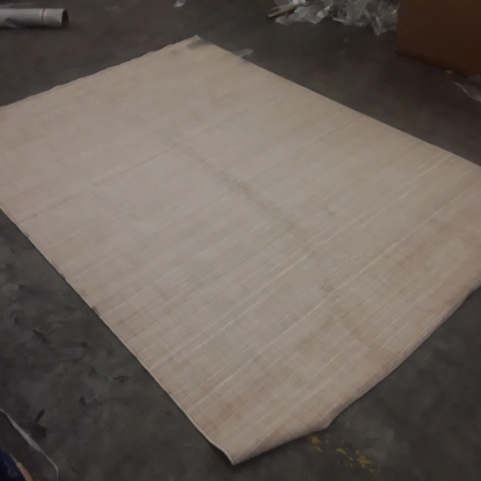 QUALITY DESIGNER AREA RUG APPROXIMATELY 200×290CM