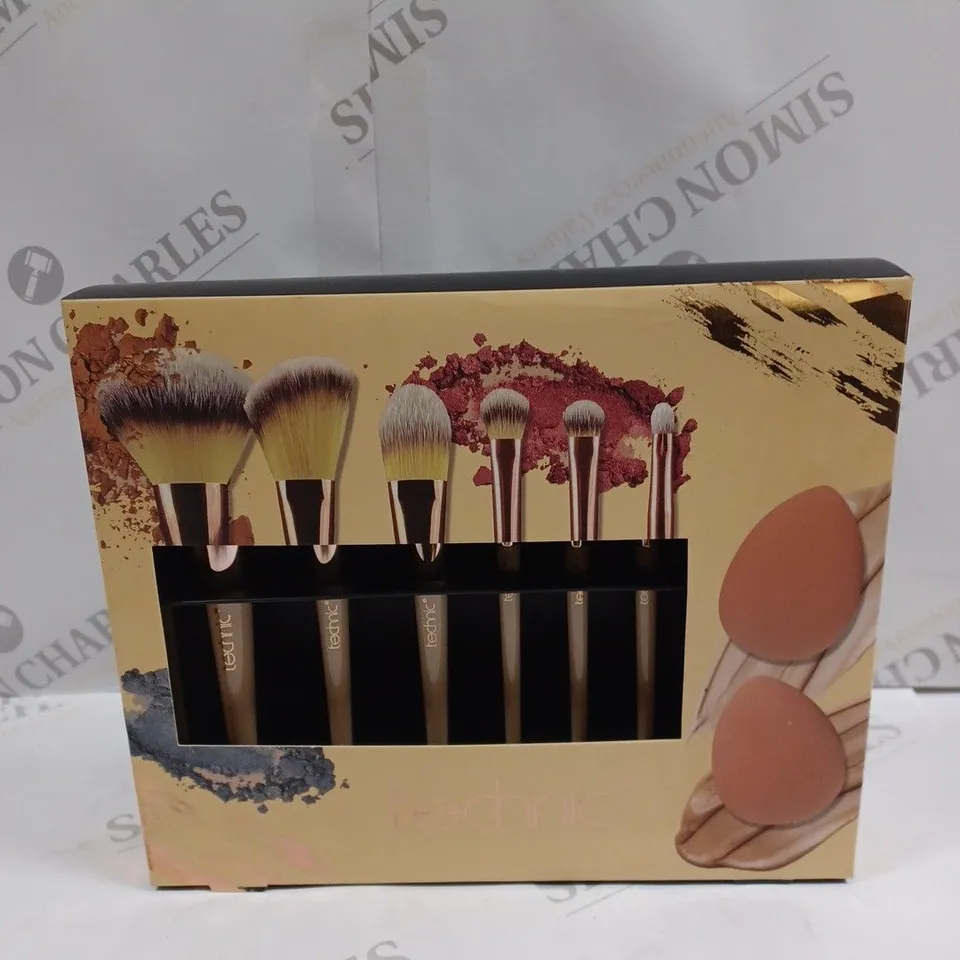 BOXED TECHNIC MAKE-UP BRUSH SET 