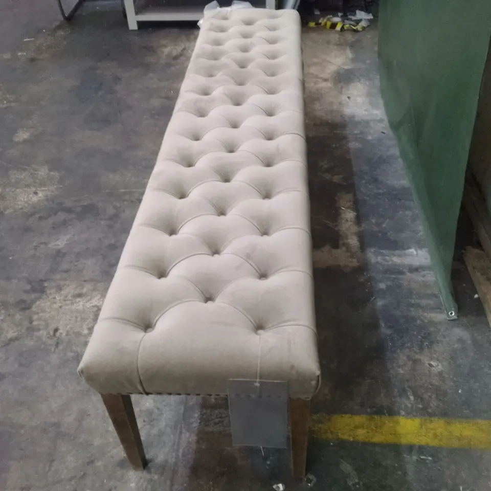 DESIGNER GREY BUTTONED FABRIC UPHOLSTERED BENCH WITH STUDDED DETAIL