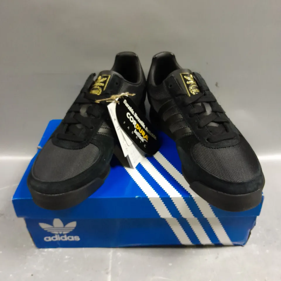 BOXED PAIR OF ADIDAS ORIGINALS TRAINERS IN BLACK - 7