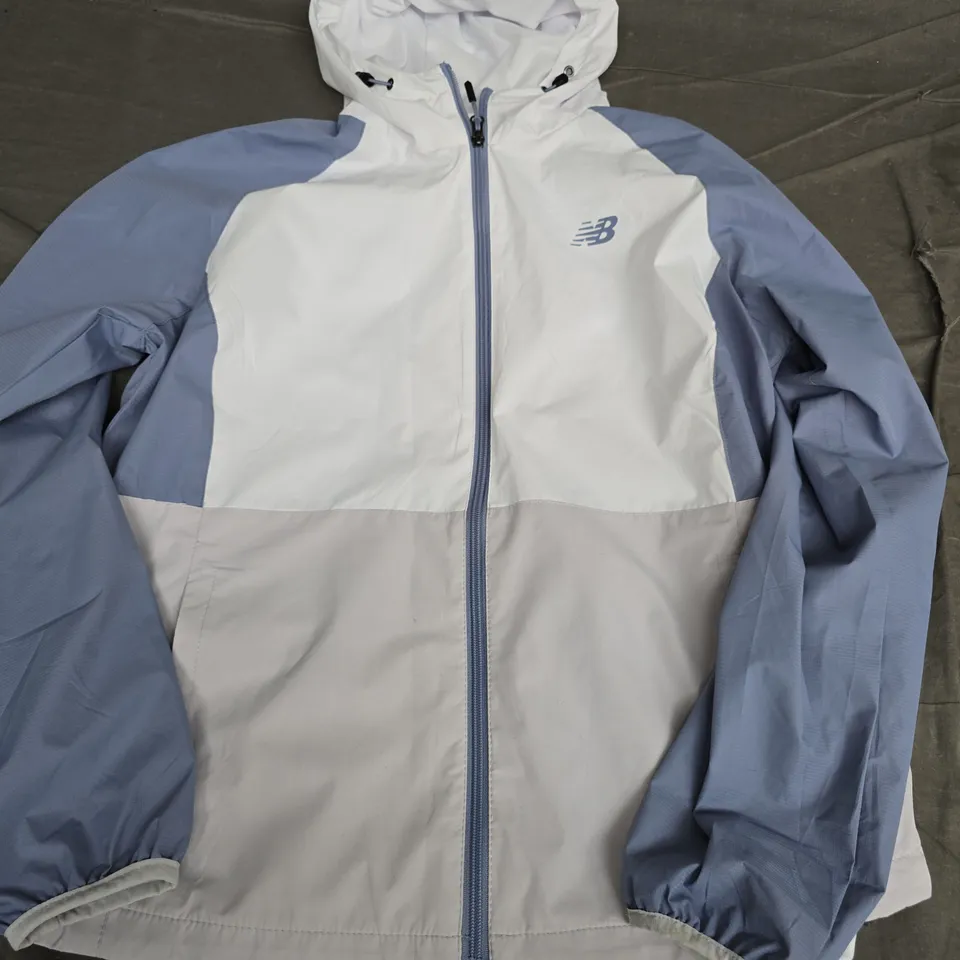 NEW BALANCE COLOUR-BLOCK JACKET – WHITE WITH LIGHT BLUE SLEEVES, SIZE XL