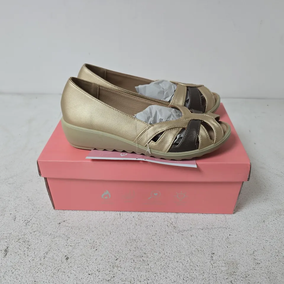 BOXED PAIR OF DR LIGHTFOOT SUSAN PEWTER/BRONZE SHOES - SIZE 4