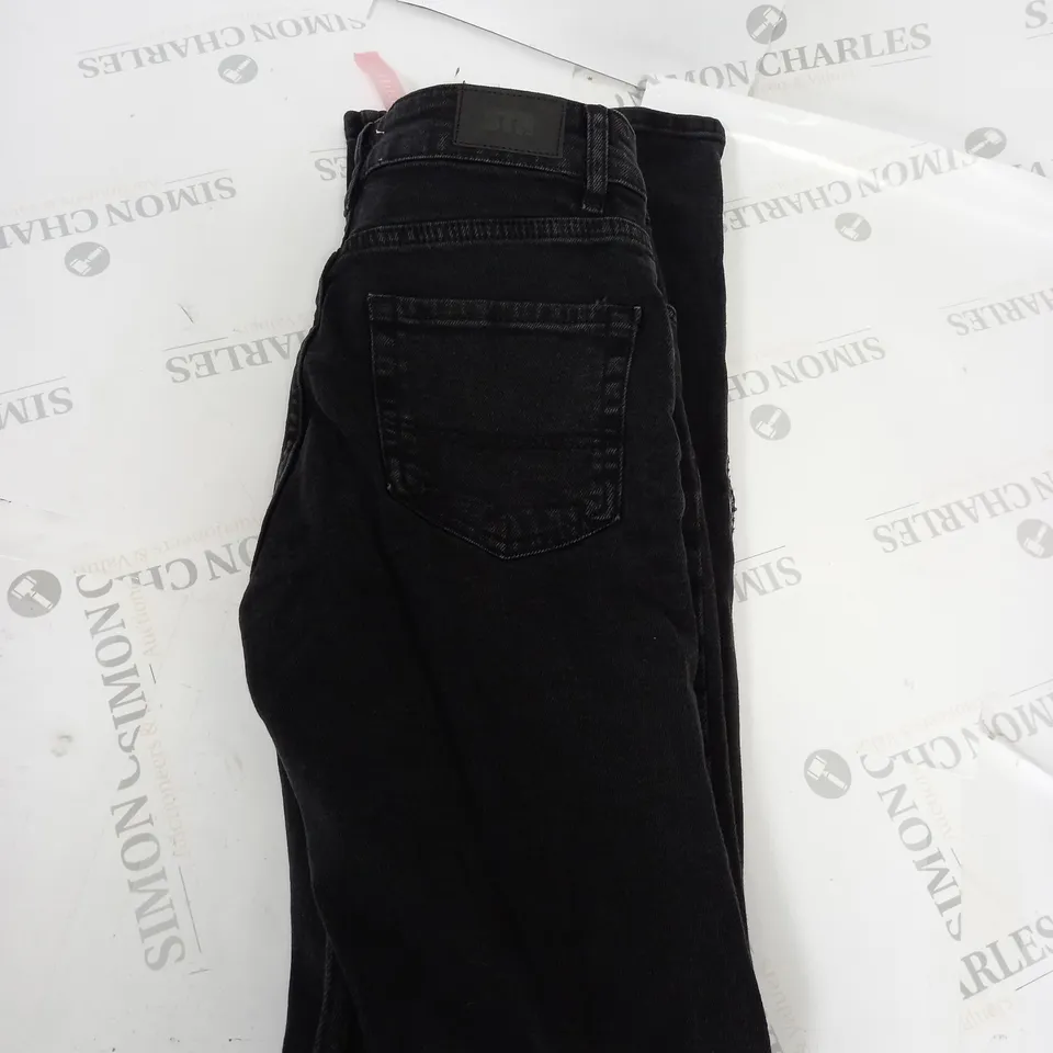STR STRAIGHT DENIM JEANS SIZE 10