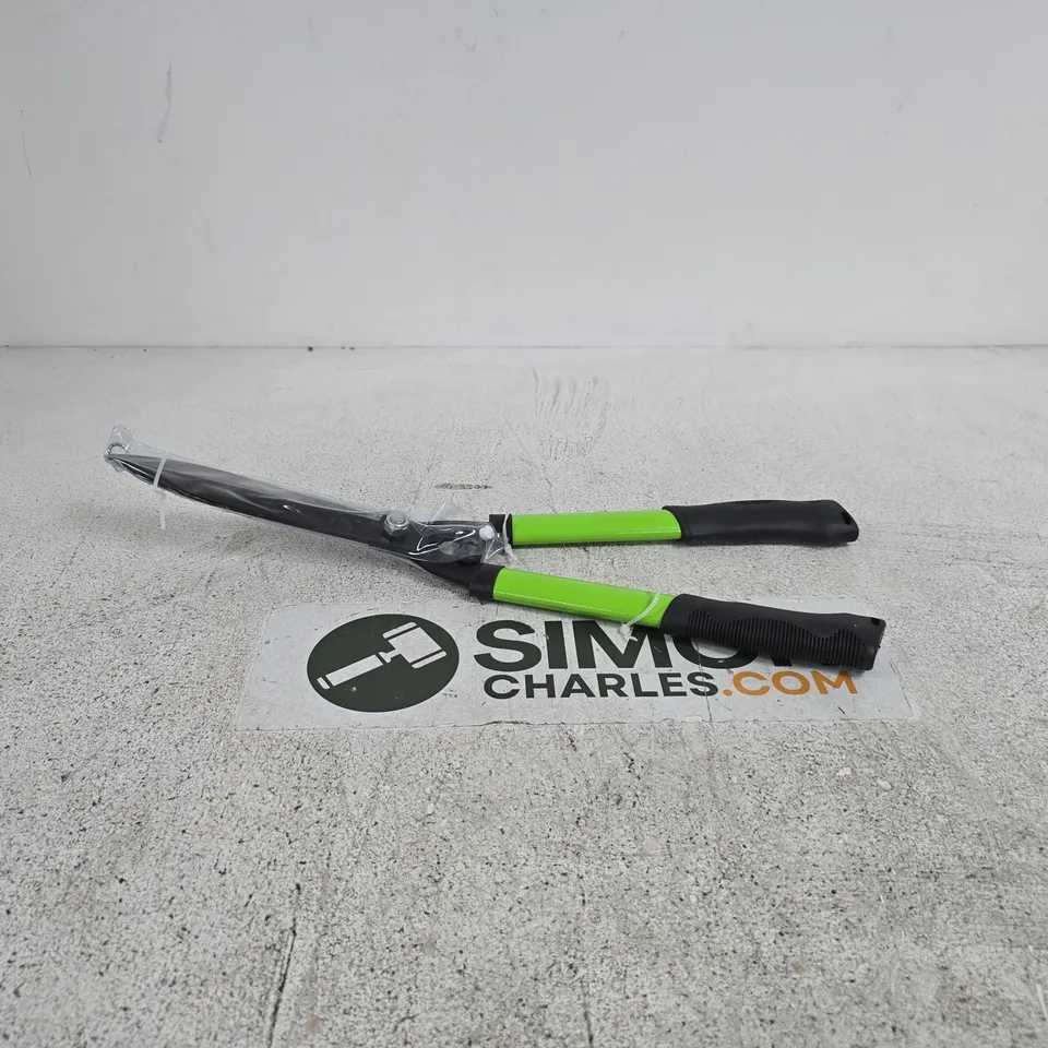 GARDEN HAND TOOL WITH LIME-GREEN HANDLES
