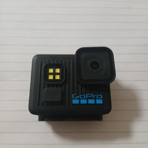 GOPRO ACCESSORIES BUNDLE INCLUDING BEEKELL CHARGING HUB, MOUNTS AND MEMORY CARDS