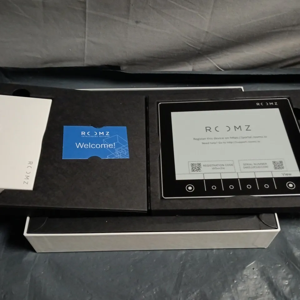 ROOMZ WIRELESS ROOM BOOKING DISPLAY