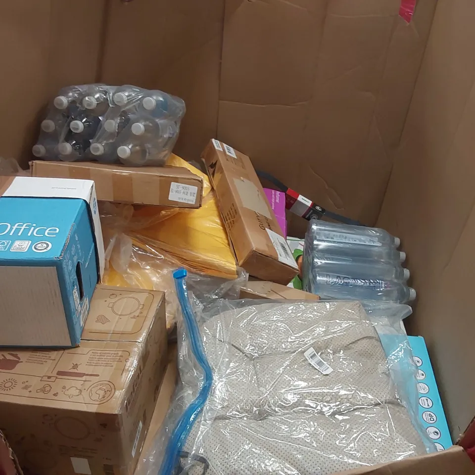 PALLET OF ASSORTED ITEMS TO INCLUDE: SONARIN PRAM, PAPER SHREDDER, FAN, CAMPING TABLE, BLINDS ECT