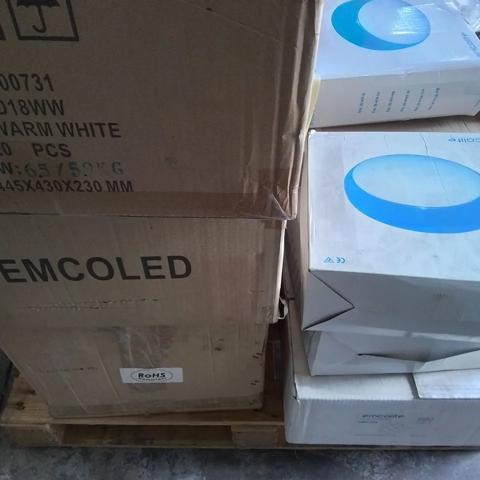 PALLET OF APPROX 15 ASSORTED EMCO ITEMS TO INCLUDE - 10W MODULE GIMBAL , 18W LED GR10Q , AR111 DOWNLIGHT ETC
