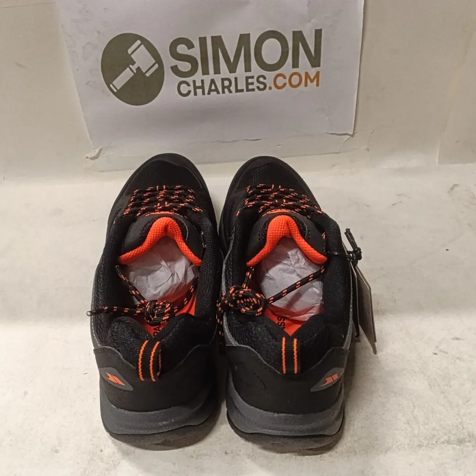 TRESPASS FISK 20-MD MALE TRAINER – BLACK, UK 9