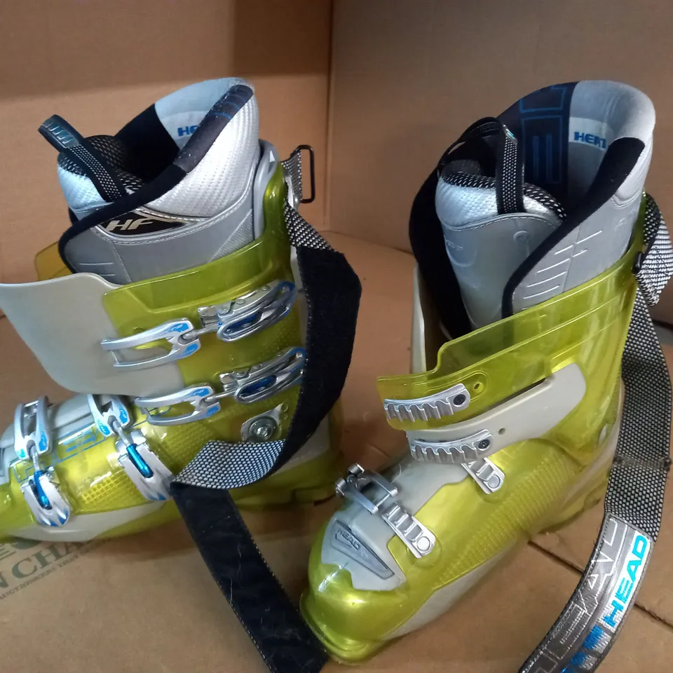 pair of head snowboarding boots in yellow - 29.0 / 29.5