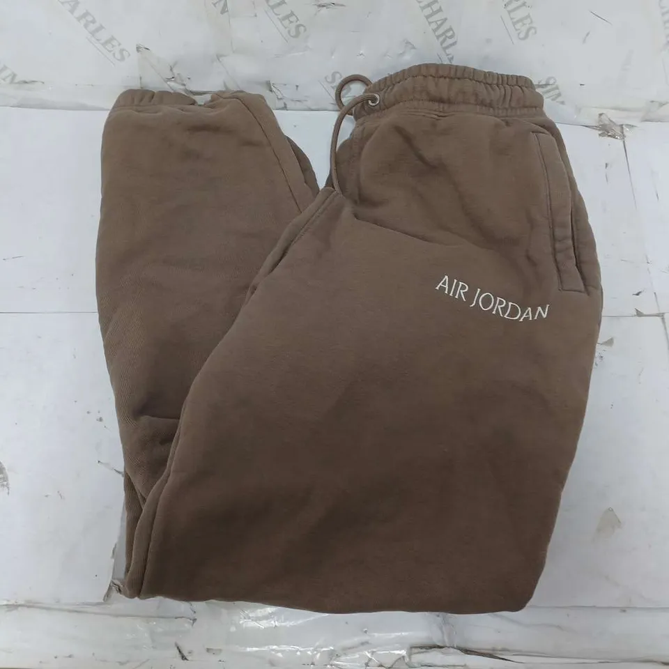AIR JORDAN HEAVY JOGGERS IN BROWN - MEDIUM