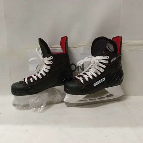 BAUER ICE HOCKEY SKATES – BLACK WITH WHITE LACES, PAIR // SIZE: 5