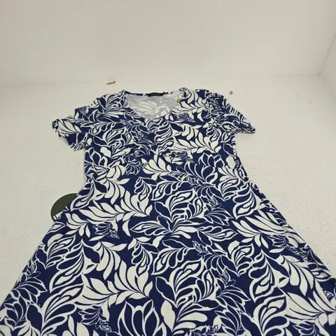 SUGAR CRISP LADIES SHORT SLEEVE MIDI DRESS – BLUE & WHITE LEAF PRINT, UK SIZE L
