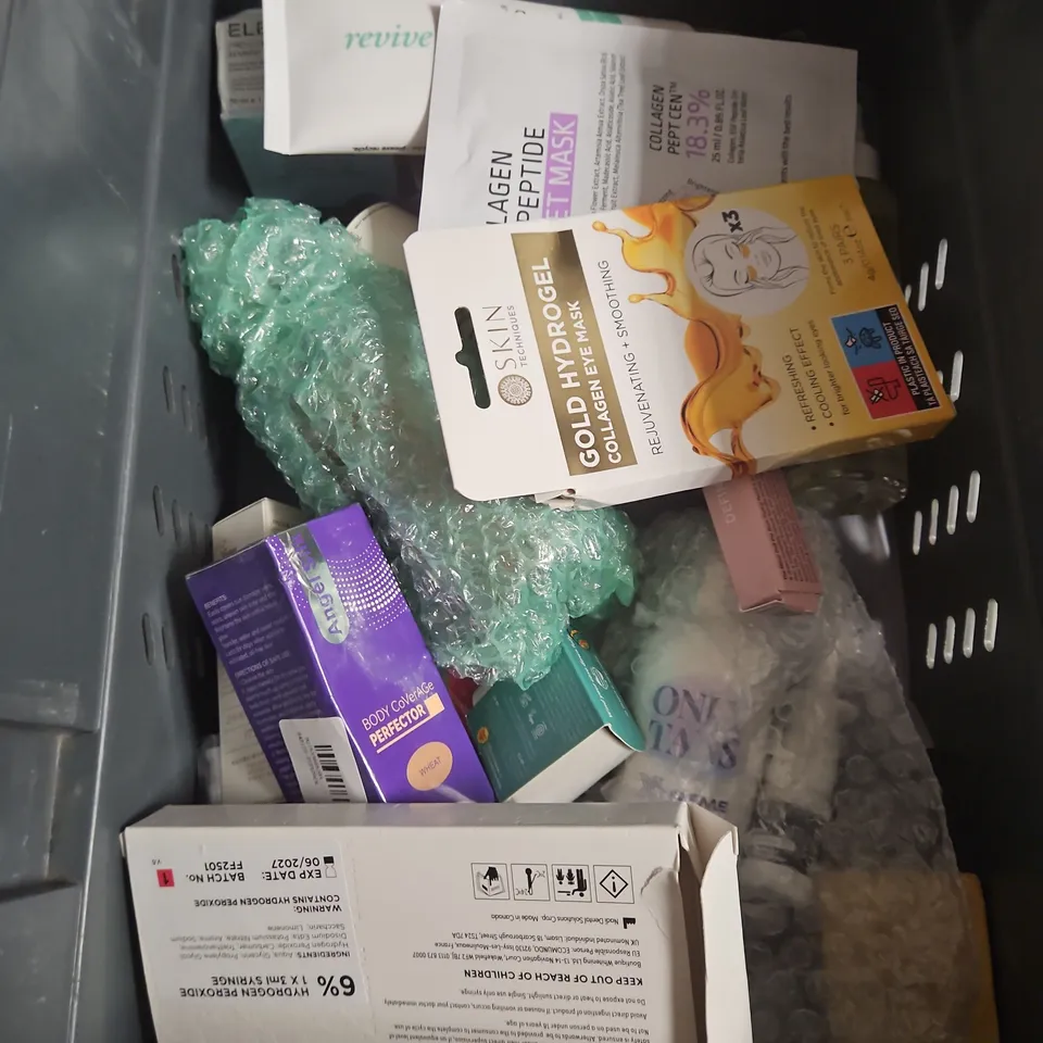 APPROXIMATEY 20 ASSORTED HEALTH AND BEAUTY PRODUCTS TO INCLUDE - HARUHARU WONDER CLEANSING GEL - TROPIC BODY LOTION - LIBERTY COSMETIC BAG - ETC