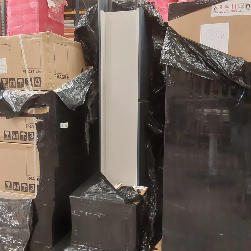 PALLET CONTAINING A LARGE QUANTITY OF BATHROOM FURNITURE PARTS INCLUDING: BATHROOM UNIT, CALYPSO BTW PAN ECT