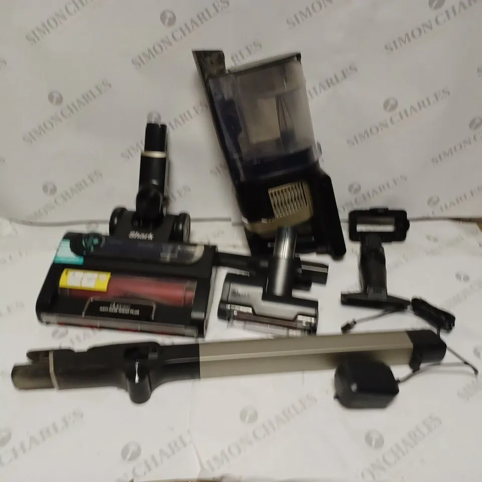 Shark Stratos Cordless Vacuum w/ Anti Hair Wrap & Clean Sense IQ IZ400UKT
