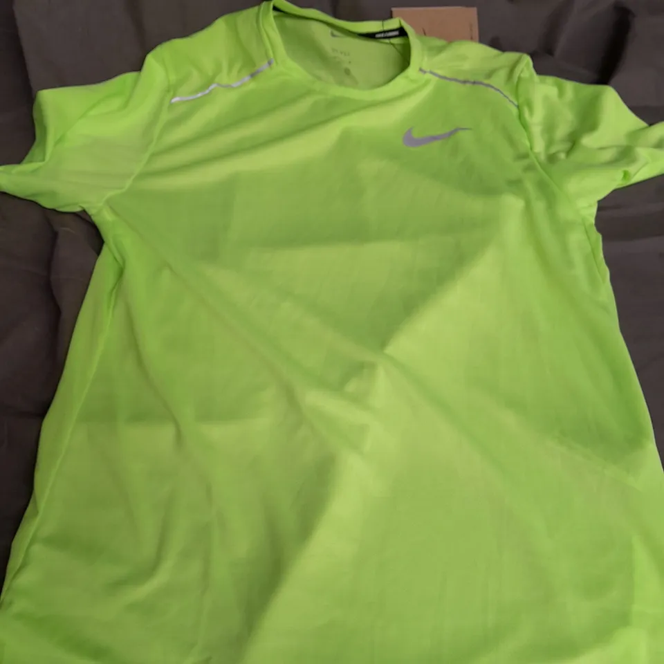 NIKE RUNNING TOP IN GREEN - MEDIUM