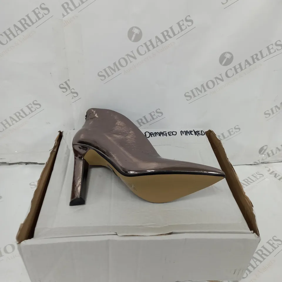 BOXED PAIR OF MODA IN PELLE WELDI BOOTS SIZE 6 