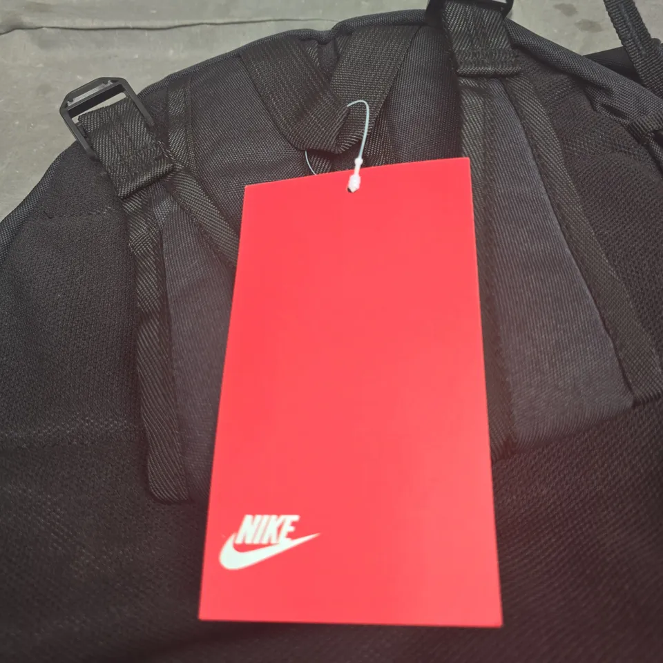 NIKE BACKPACK – BLACK TRAVEL/LUGGAGE STYLE BAG WITH NIKE  PATCH