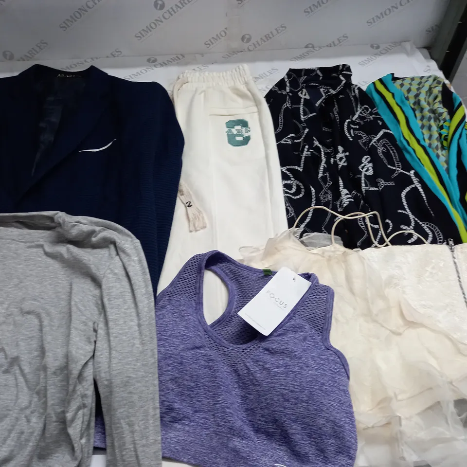 LARGE QUANTITY OF ASSORTED CLOTHING ITEMS TO INCLUDE ZARA, FOCUS AND ARARE