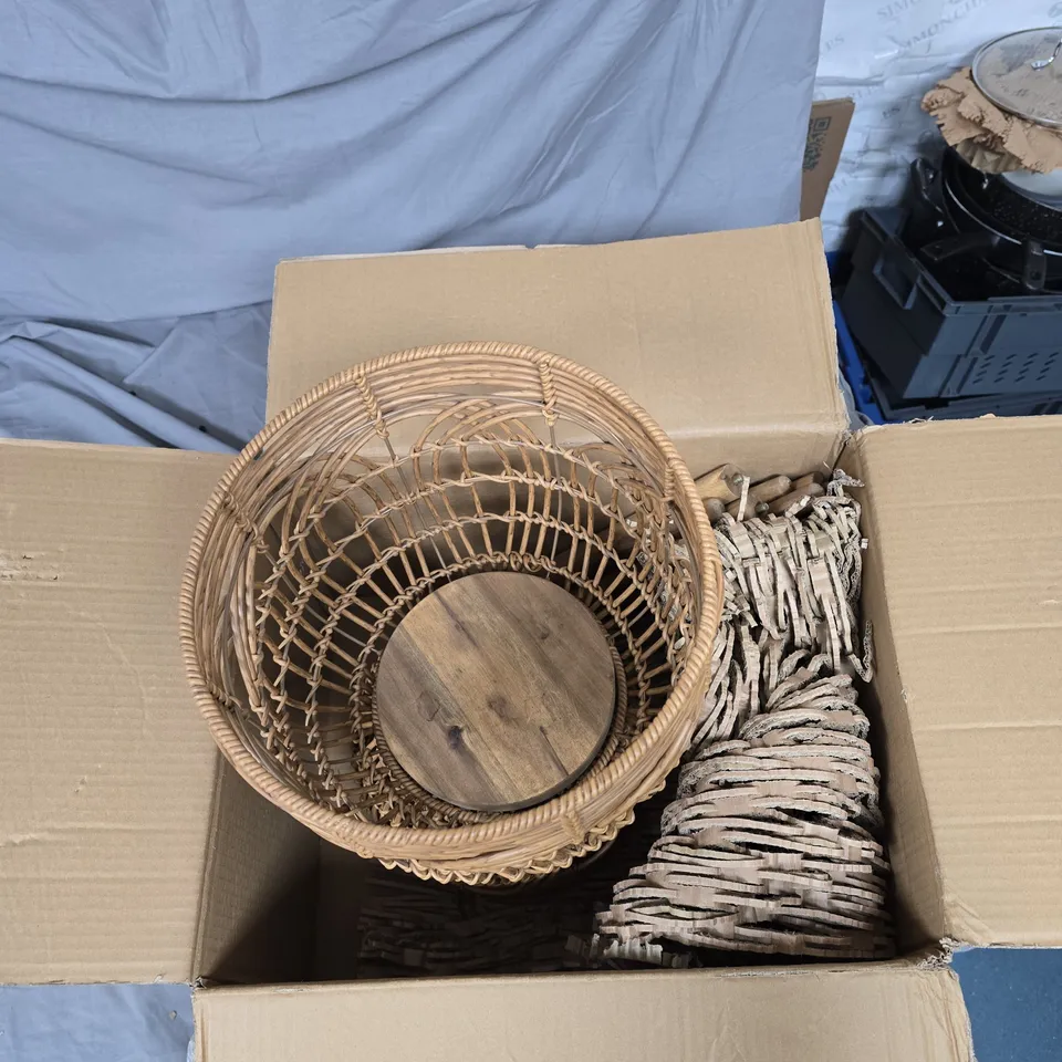 SET OF 2 RATTAN STYLE STANDING PLANTERS RRP £57.99