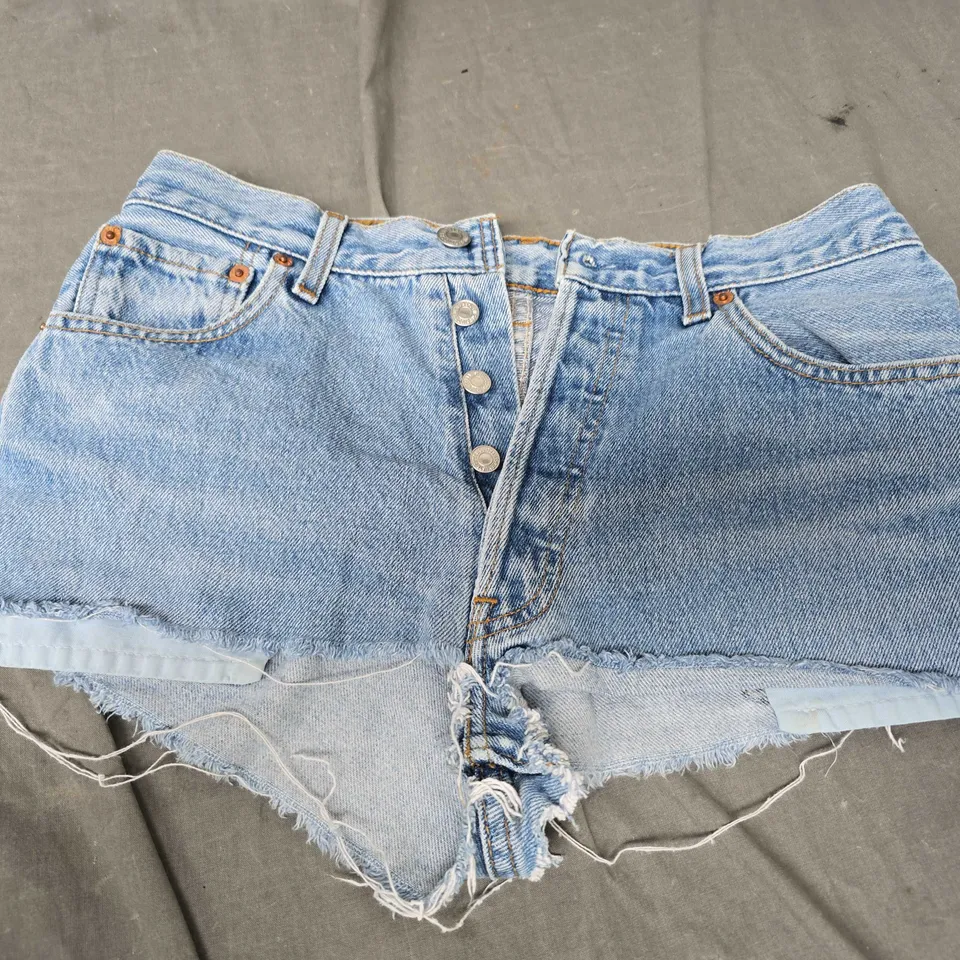 LEVIS WOMENS JEANS SHORTS - 30