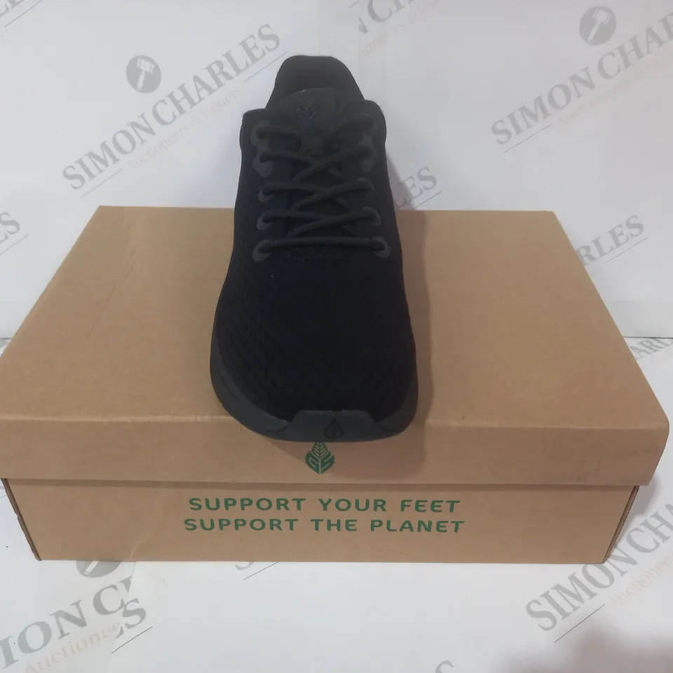 BOXED PAIR OF GREEN STEPS SHOES IN BLACK UK SIZE 6.5