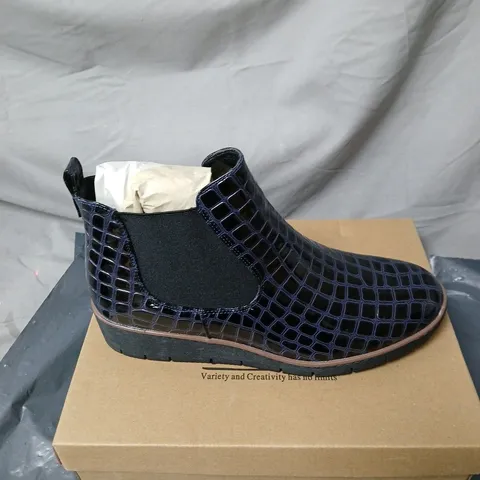 JO AND JOE WALNUT NAVY BOOTS SIZE 8 BOXED