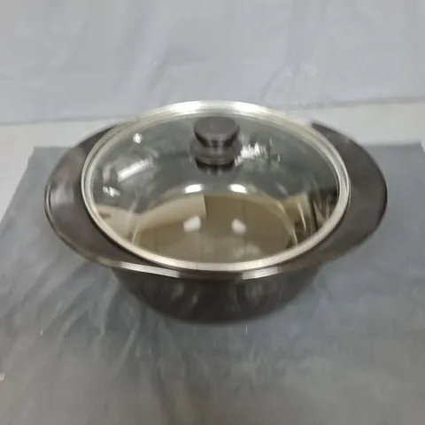 LARGE BOX OF APPROXIMATELY 10 SAUCEPANS WITH LIDS 