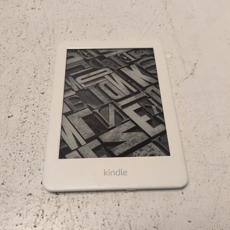 AMAZON KINDLE E-READER – WHITE (USED)