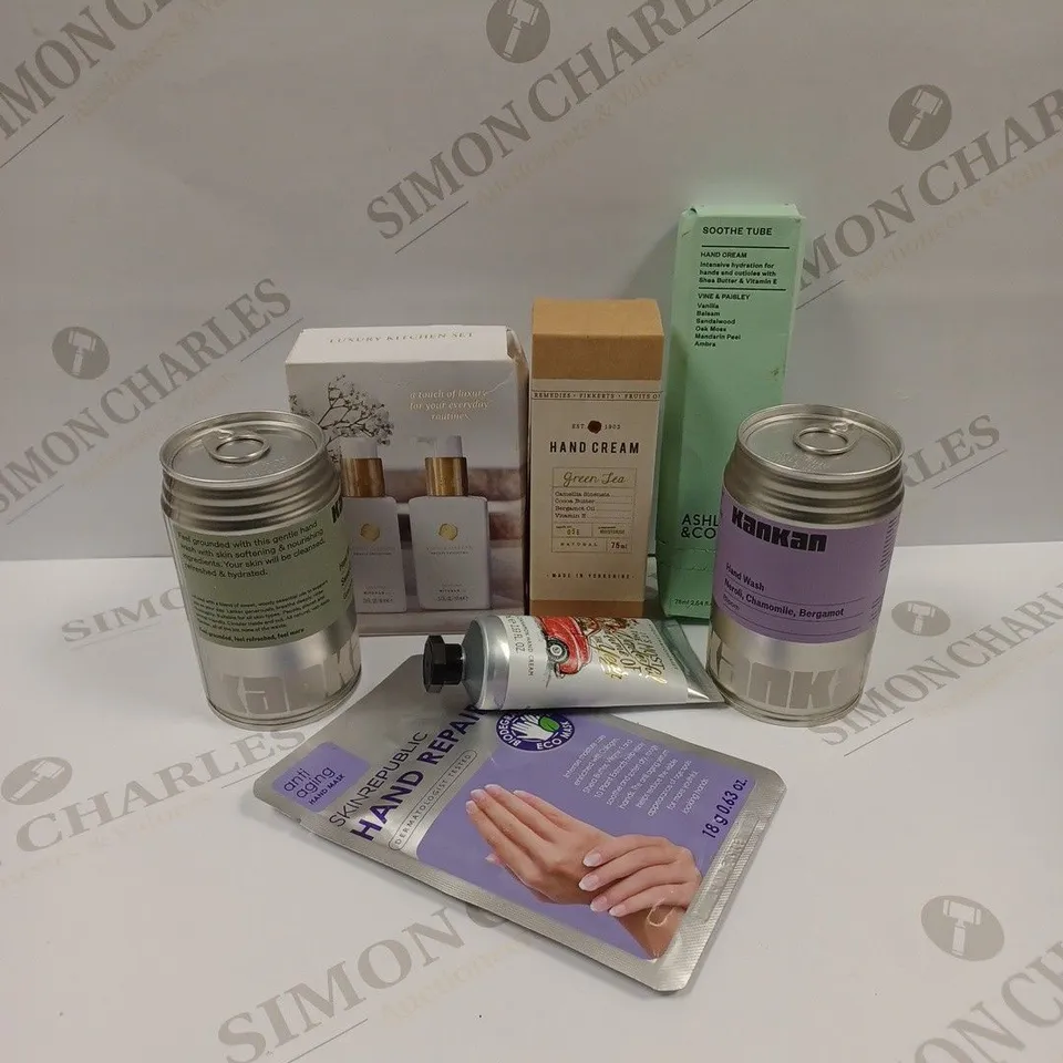 APPROXIMATELY 20 ASSORTED HEALTH AND BEAUTY PRODUCTS TO INCLUDE KANKAN HAND WASH, ASHLEY & CO HAND CREAM, FIKKERTS HAND CREAM, LACURA MIRACLE OIL ETC.