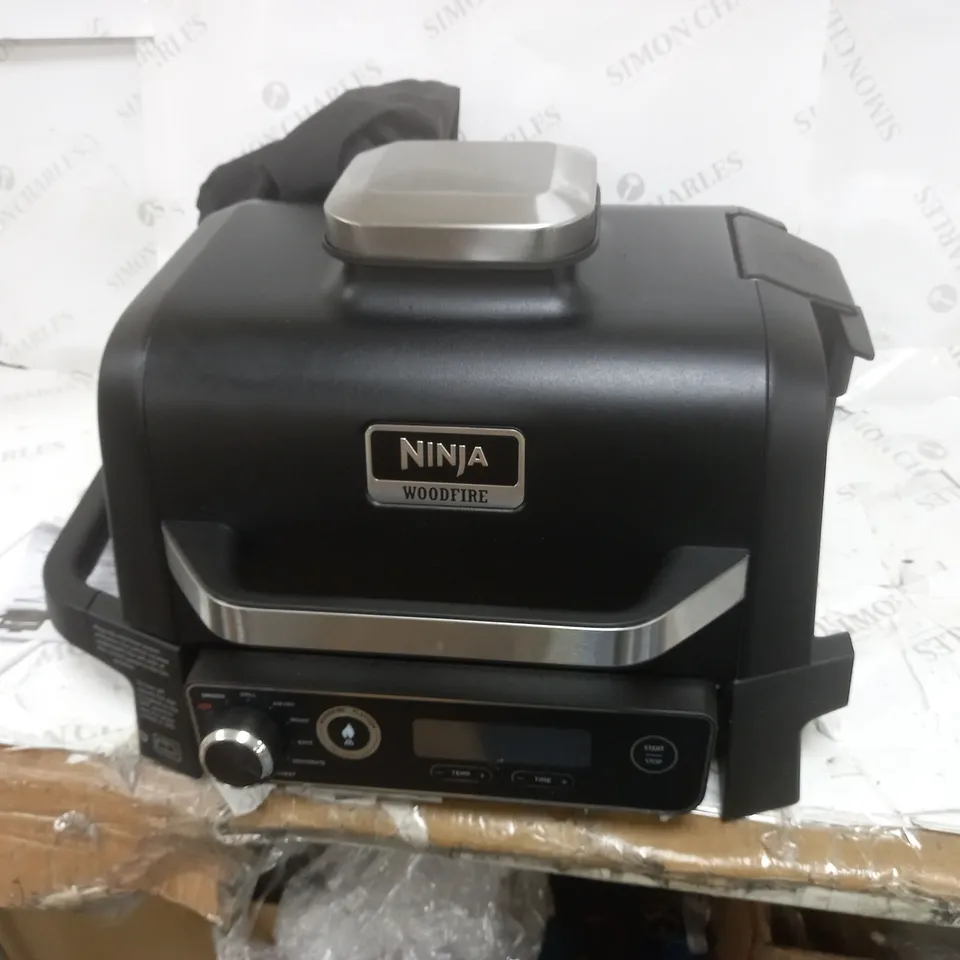 BOXED NINJA WOODFIRE ELECTRIC BBQ GRILL & SMOKER WITH AIR FRY FUNCTION OG701UKQ