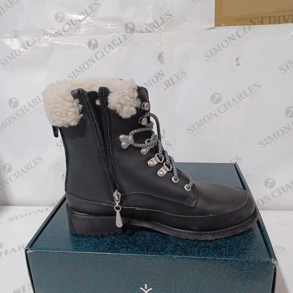  EMU OKAB WATERPROOF BOOTS - BLACK - SIZE 8