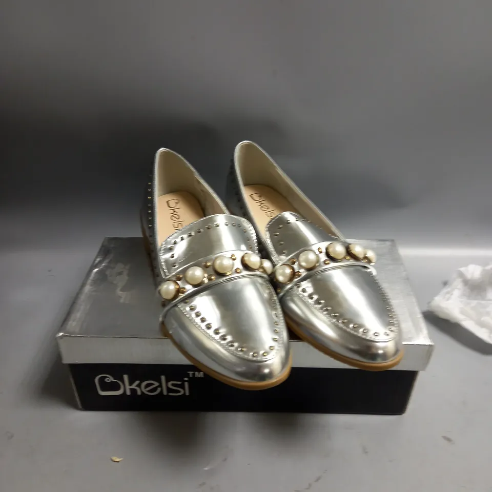 BOXED KELSI LADIES FLAT SHOES SILVER WITH BEADING DETAIL. SIZE 6