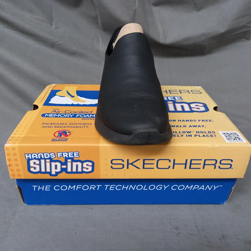 BOXED PAIR OF SKECHERS LEATHER SLIP-ON TRAINERS IN BLACK SIZE 3.5