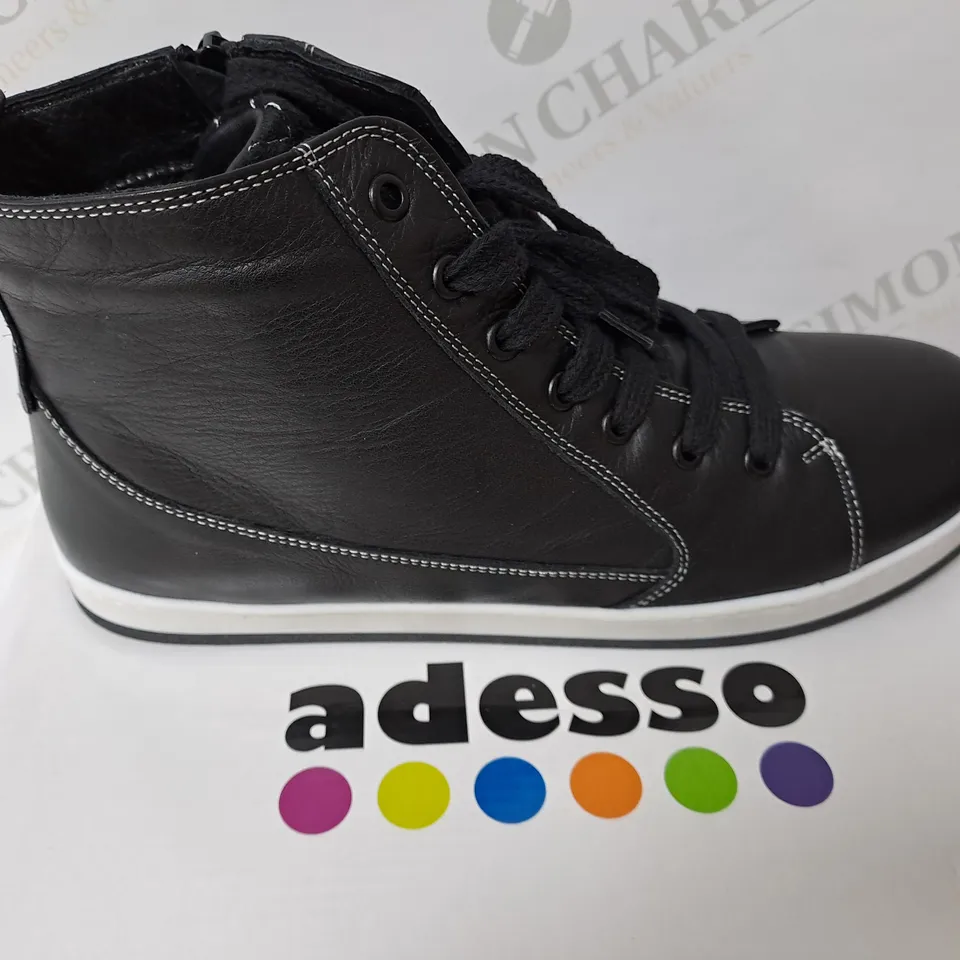 BOXED ADESSO BLACK ZIPPED BOOTS SIZE 8